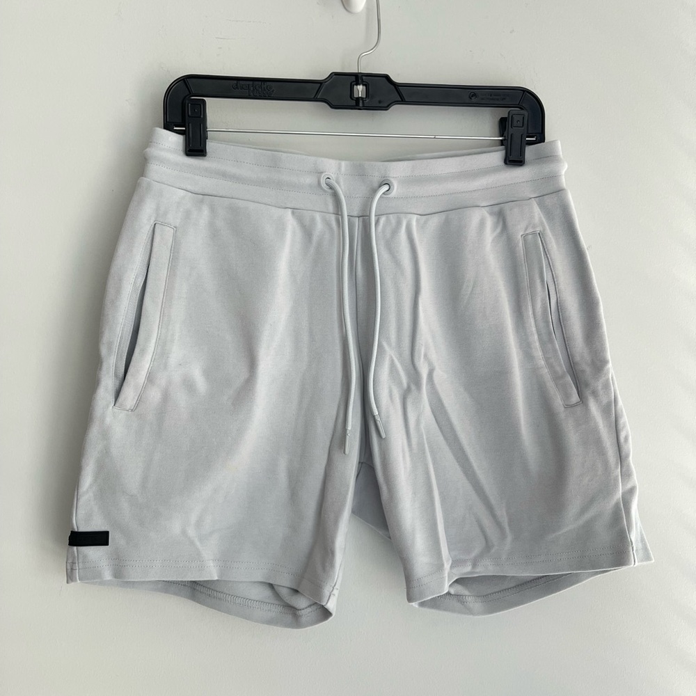 Alphalete Men's Athletic Shorts in light gray